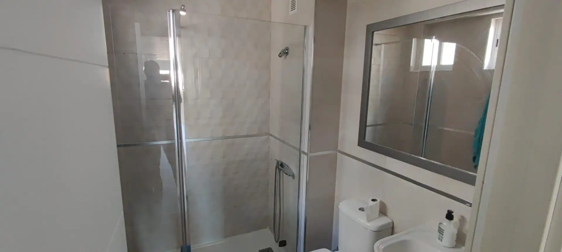 Badezimmer von Wohnungen zum Verkauf in Alicante / Alacant mit Klimaanlage, Heizung und Terrasse