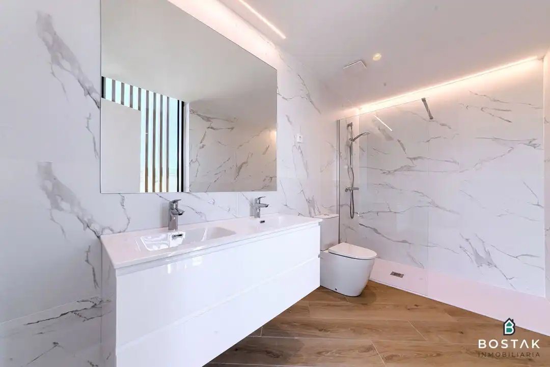 Baño de Piso de alquiler en Bilbao  con Calefacción y Terraza