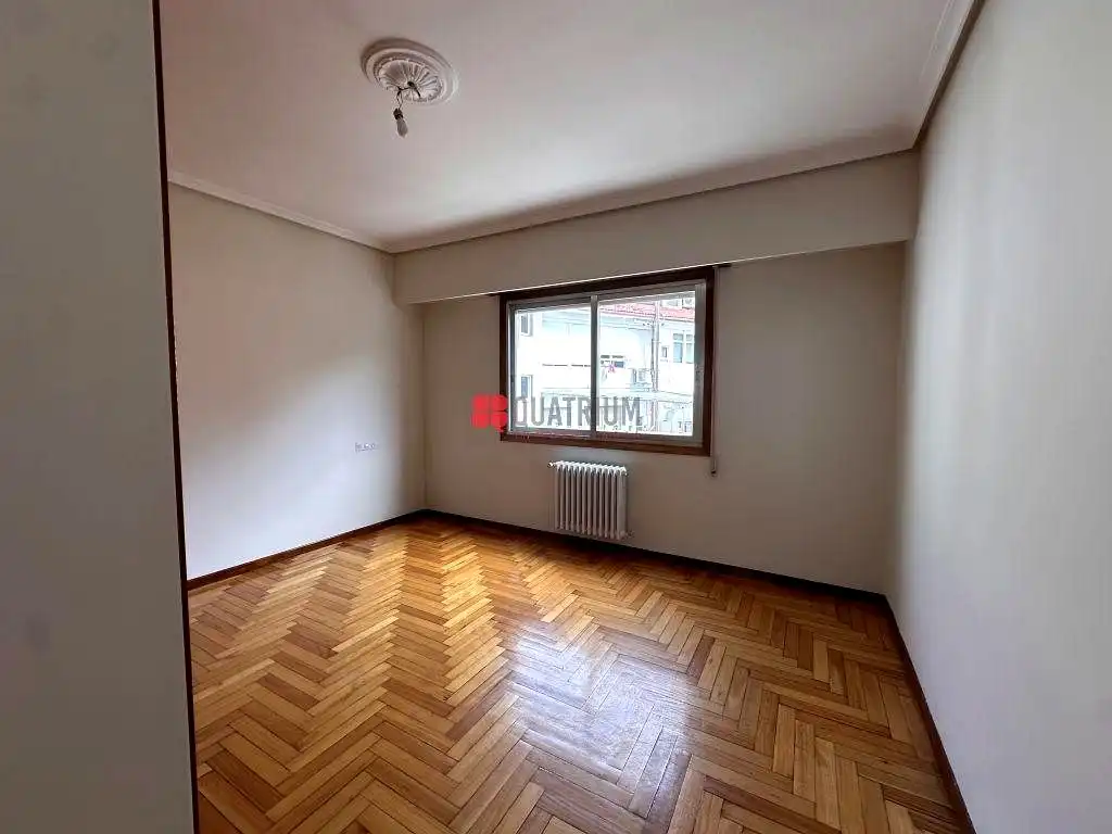 Habitación de Piso en venta en Ourense Capital  con Calefacción, Terraza y Trastero