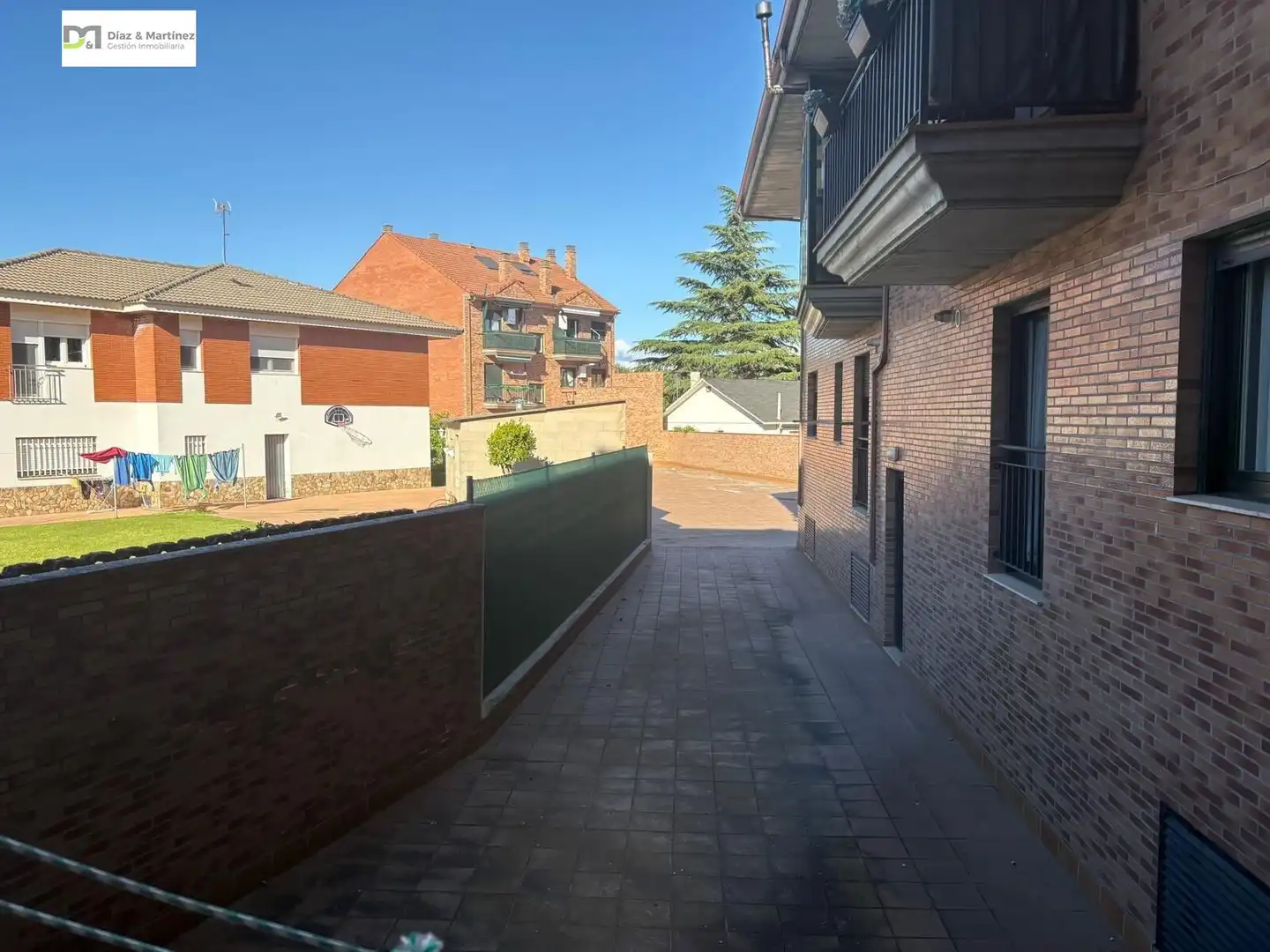 Vista exterior de Apartamento de alquiler en San Andrés del Rabanedo con Calefacción, Parquet y Trastero