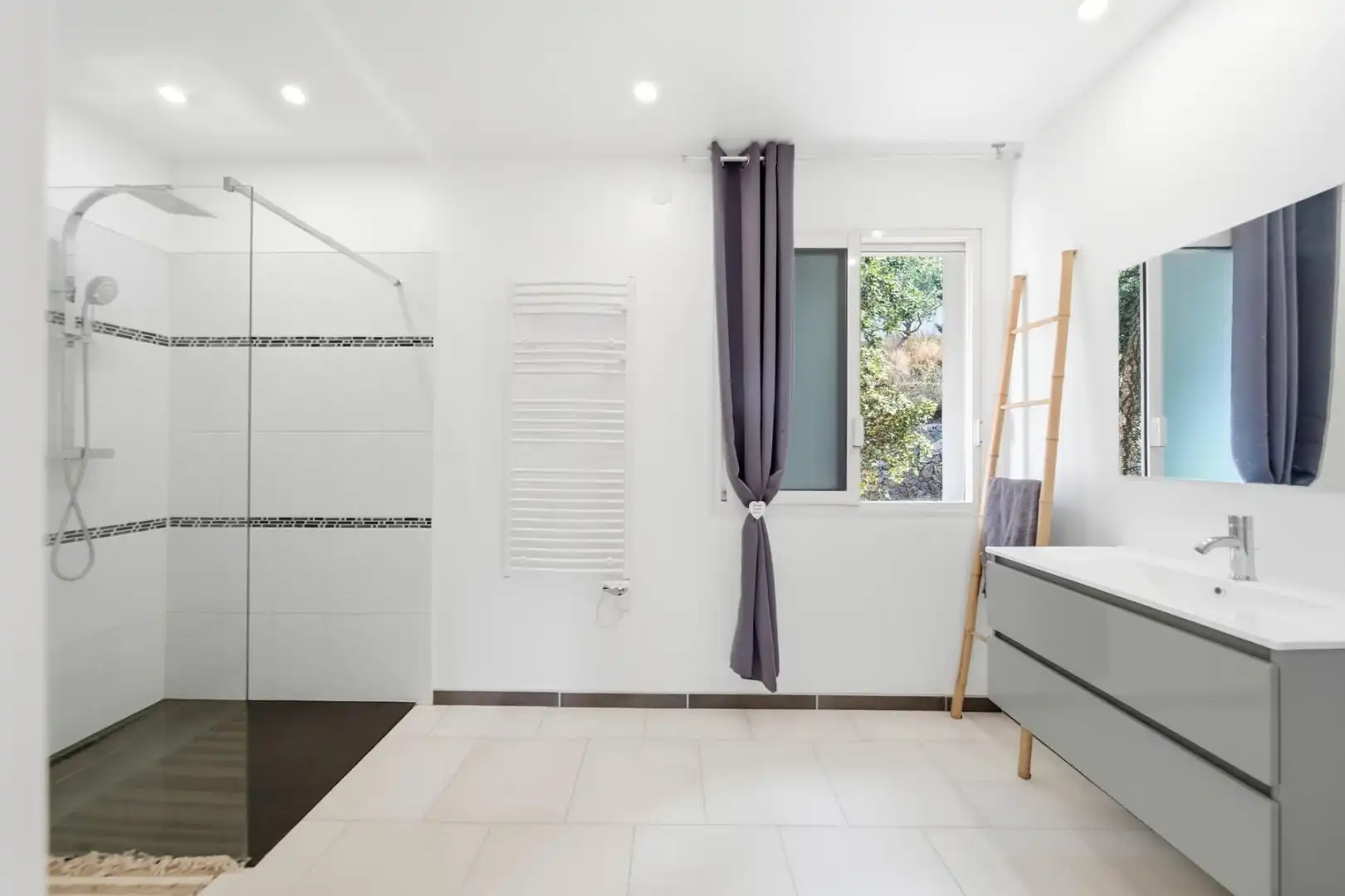Bathroom of Houses for sale in Roses  with Terrace and Swimming Pool