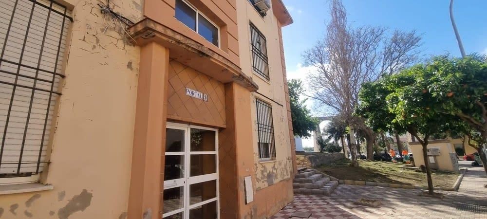 Exterior view of Flat for sale in Algeciras  with Balcony