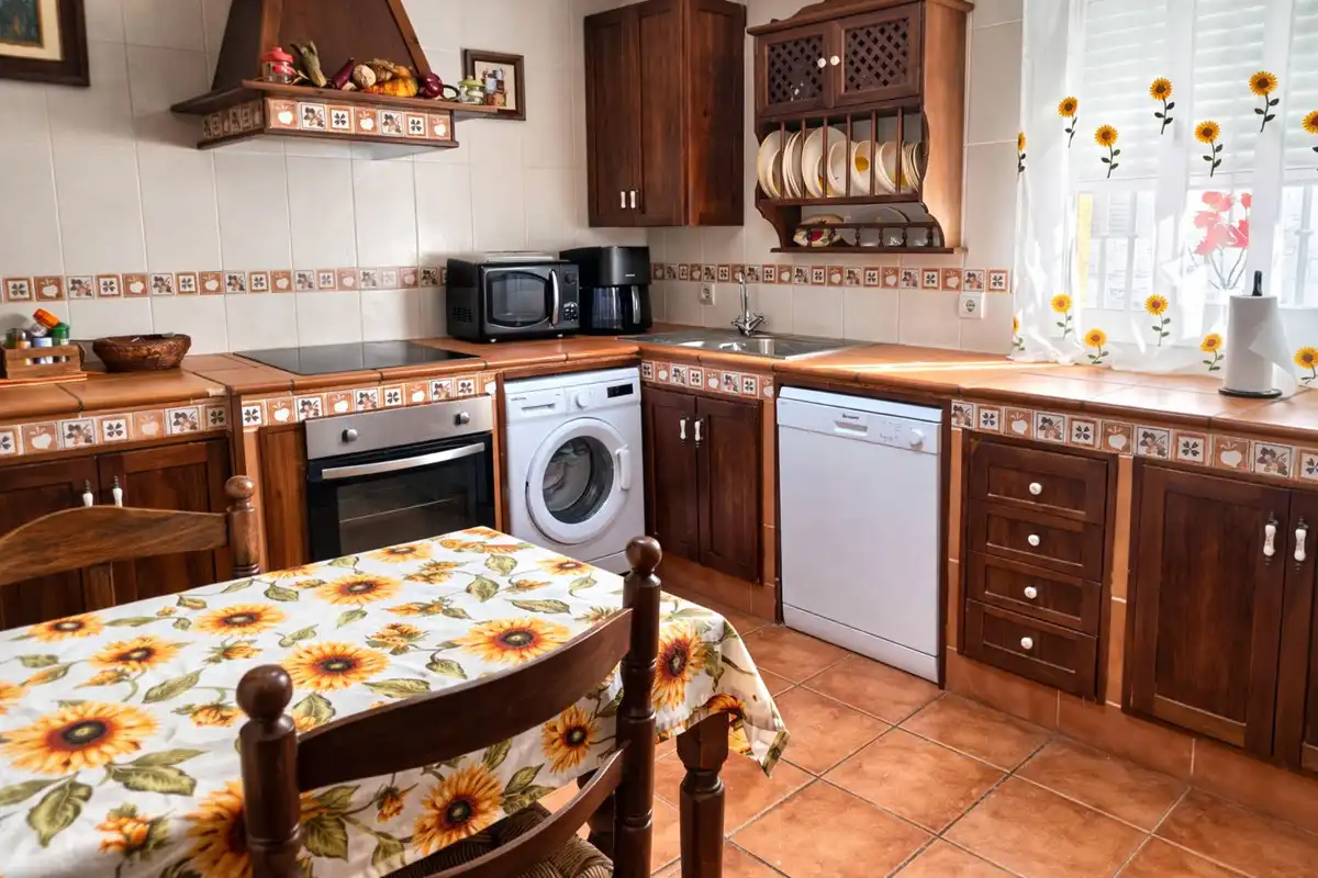 Cuina de Casa adosada en venda en San Roque amb Aire condicionat, Jardí privat i Terrassa