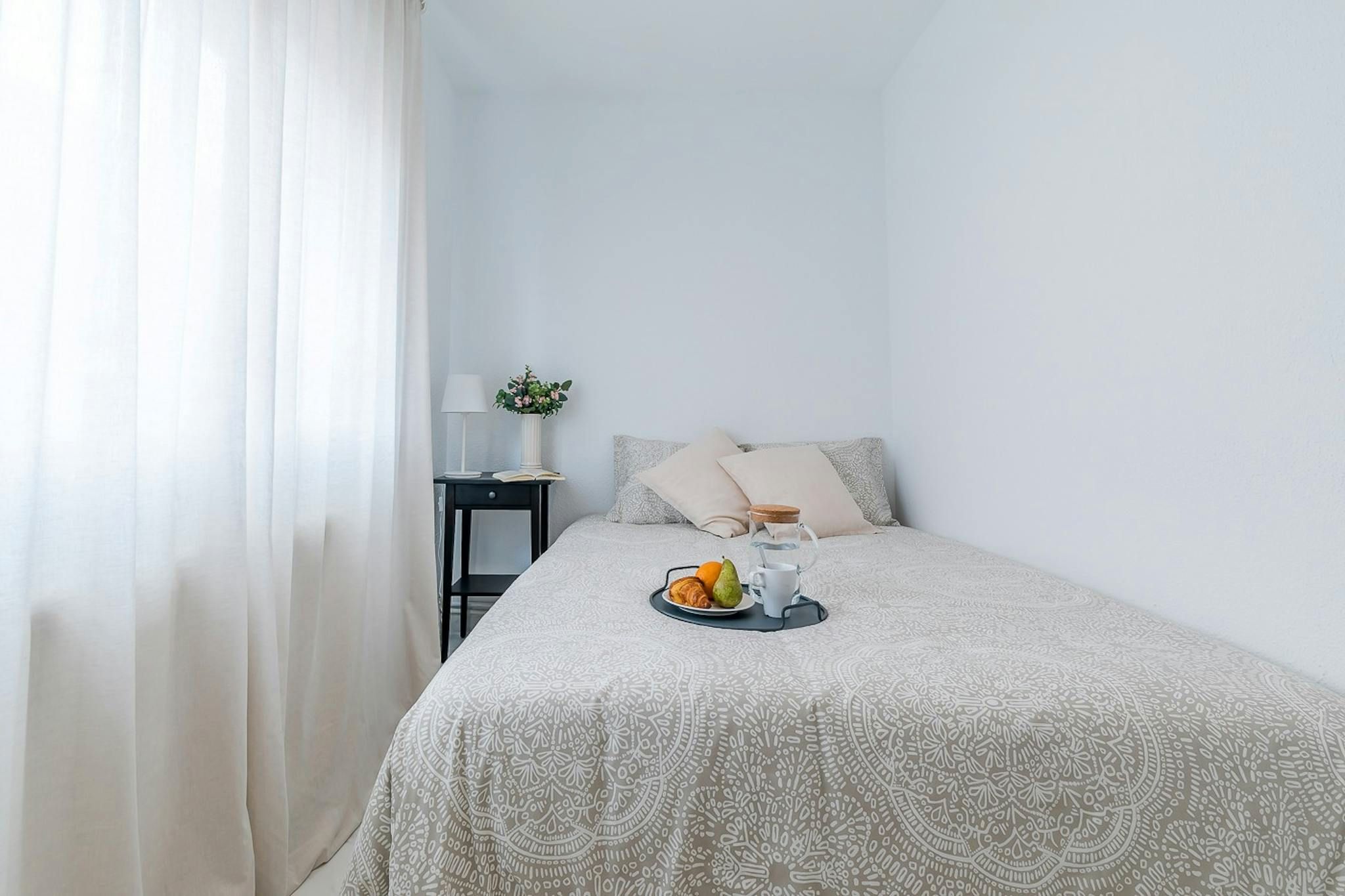 Bedroom of Flat for share in  Madrid Capital  with Heating, Furnished and Washing machine