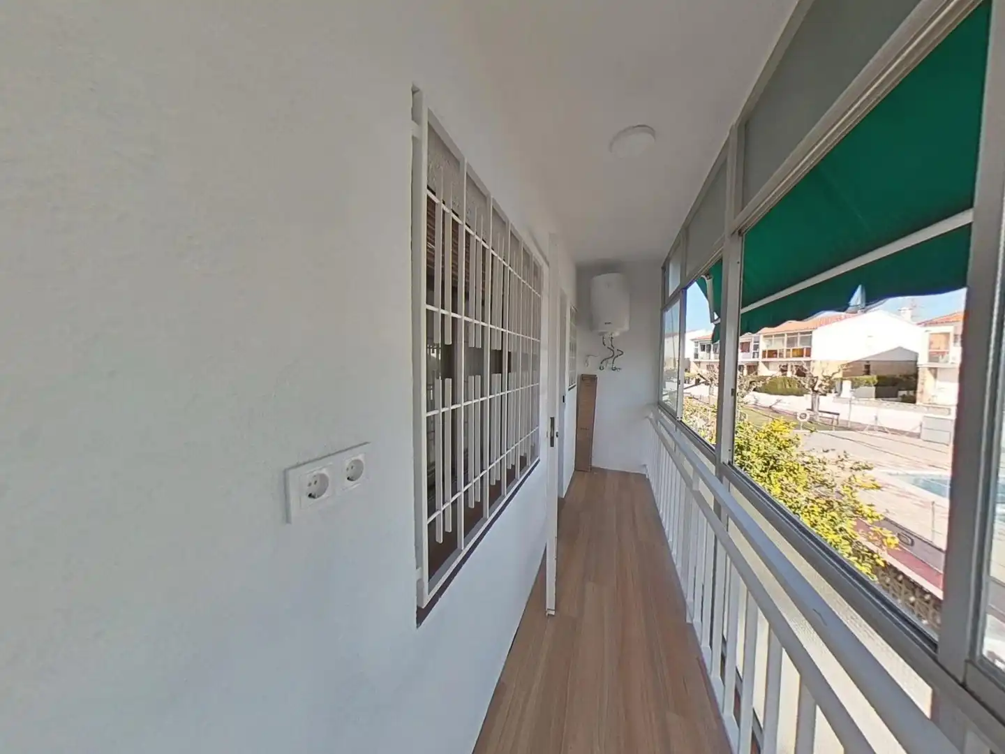 Terrasse von Einfamilien-Reihenhaus zum Verkauf in El Vendrell mit Privatgarten und Parkett