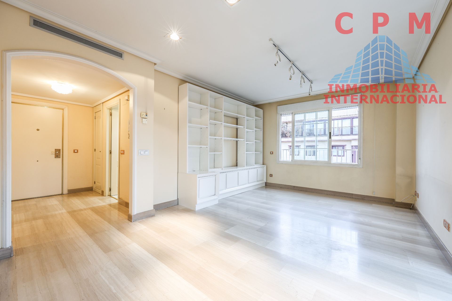 Living room of Flat to rent in  Madrid Capital  with Air Conditioner, Heating and Parquet flooring