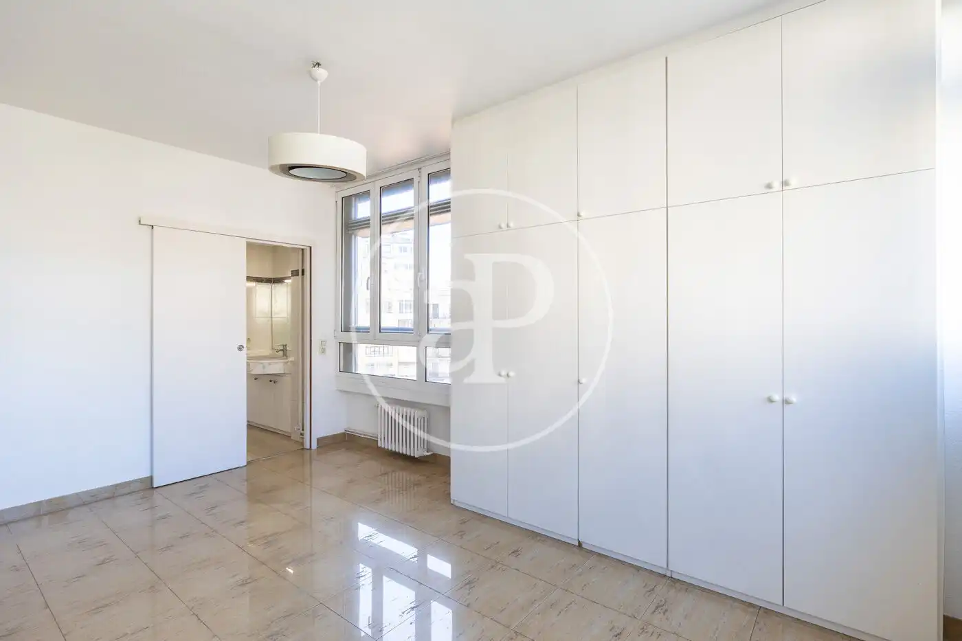 Schlafzimmer von Wohnung zum Verkauf in Barcelona mit Heizung und Privatgarten