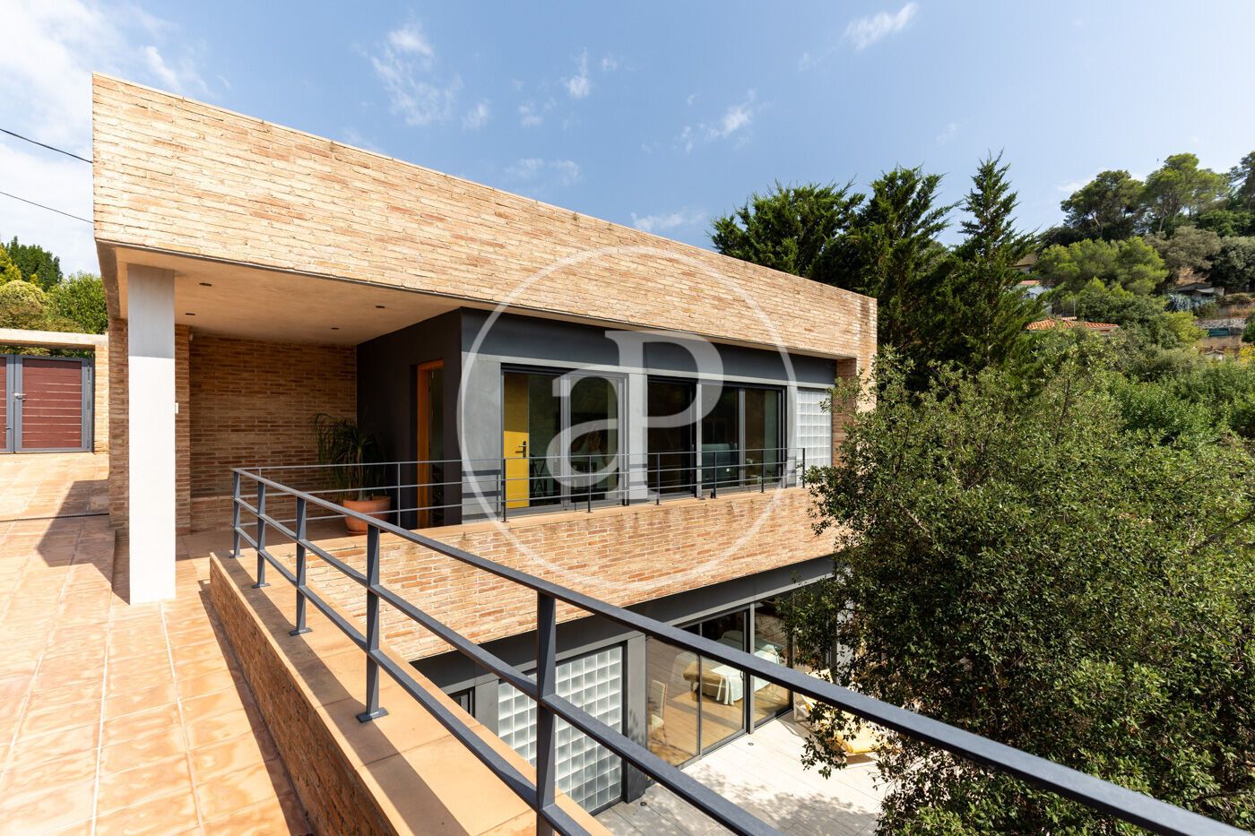 Vista exterior de Casa o xalet en venda en Sant Cugat del Vallès amb Aire condicionat, Calefacció i Jardí privat