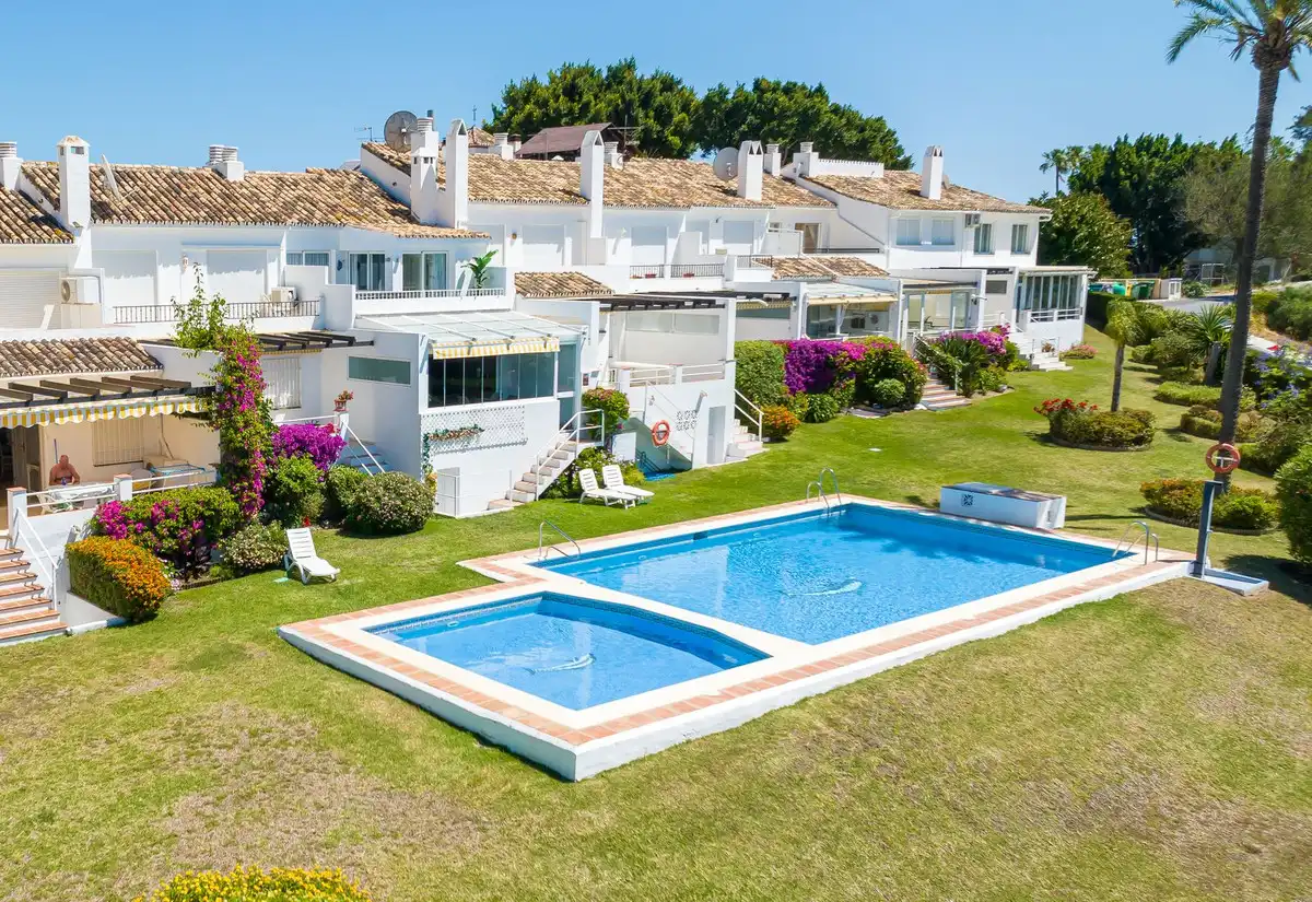 Casa a schiera con piscina in vendita a Calle Jazmín 96, imagen 2