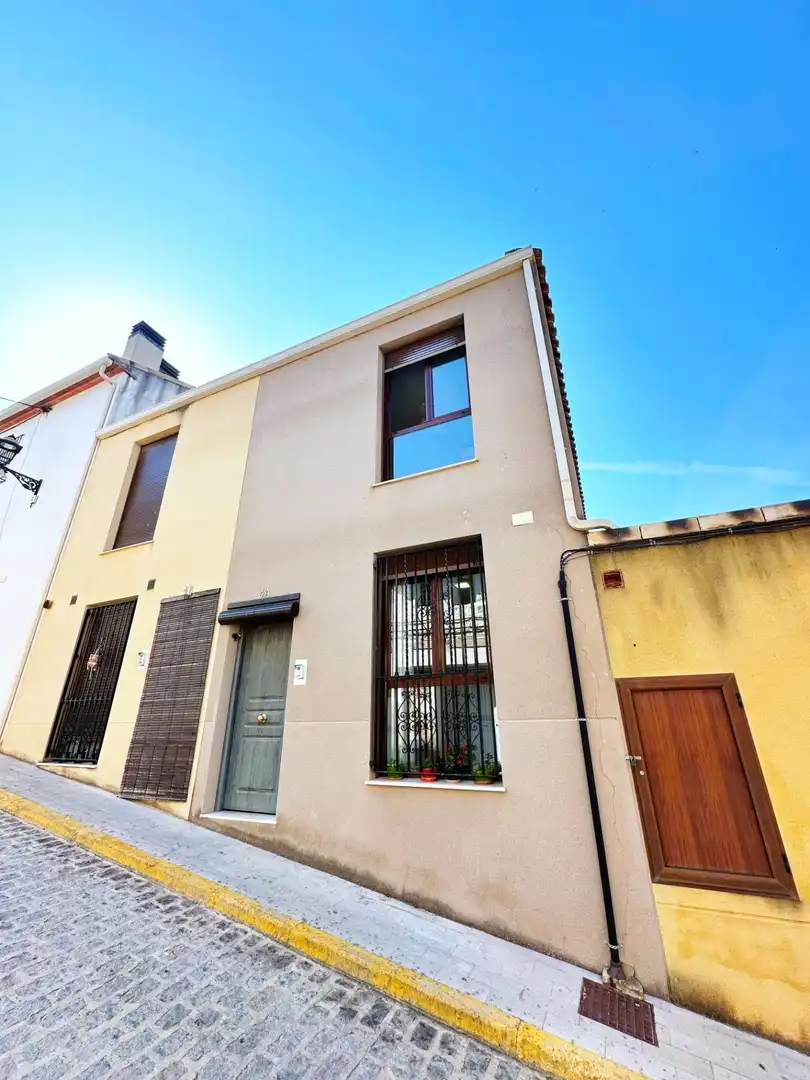 Vista exterior de Casa adosada en venta en Castelló de Rugat con Aire acondicionado, Calefacción y Jardín privado