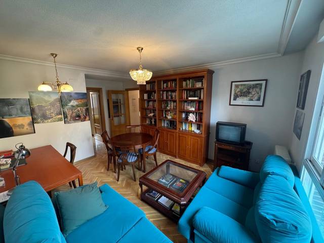 Piso en Venta en Calle DULZAINA en Costillares