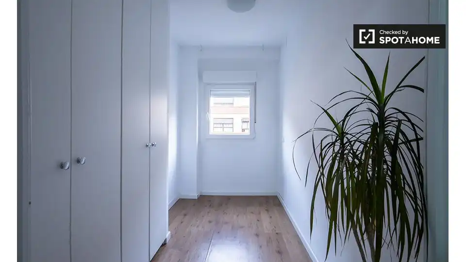 Flat for rent in Valencia  with Air Conditioner, Heating and Furnished