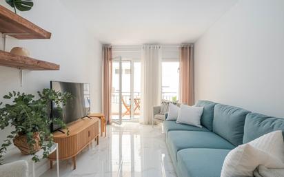 Sala d'estar de Apartament en venda en Fuengirola amb Aire condicionat, Terrassa i Moblat