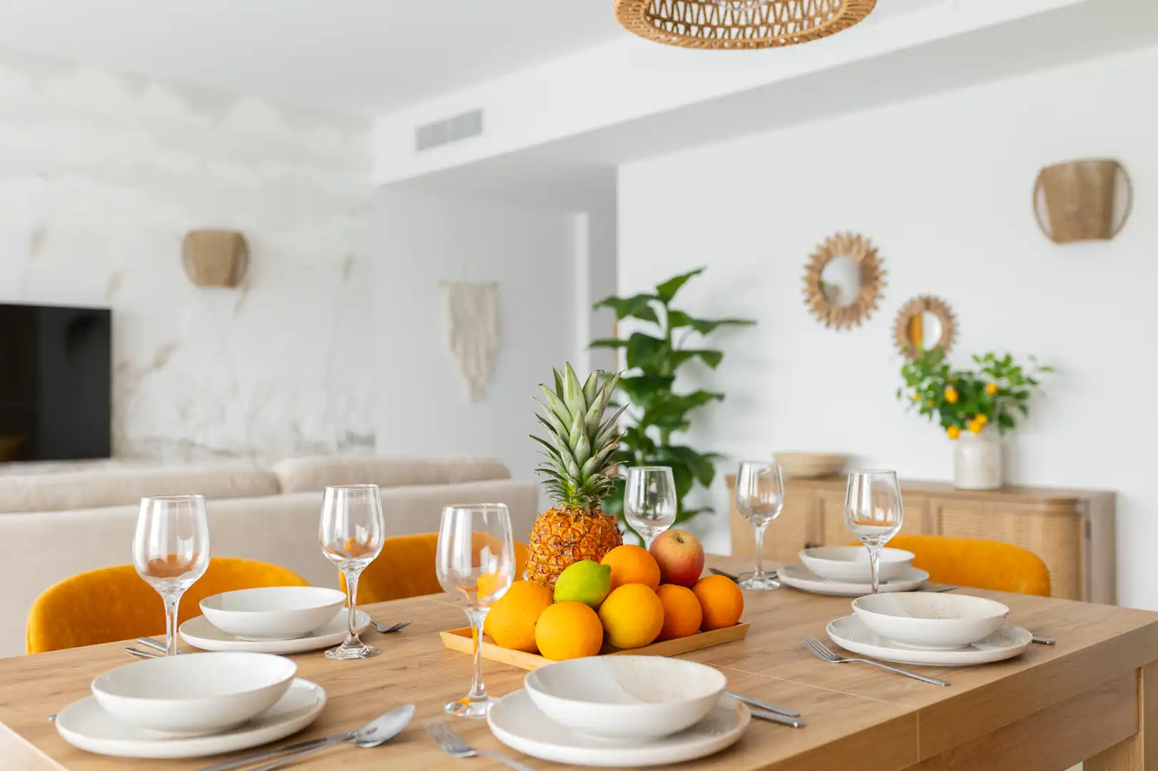 Comedor de Apartamento de alquiler en Torrevieja con Aire acondicionado, Jardín privado y Amueblado