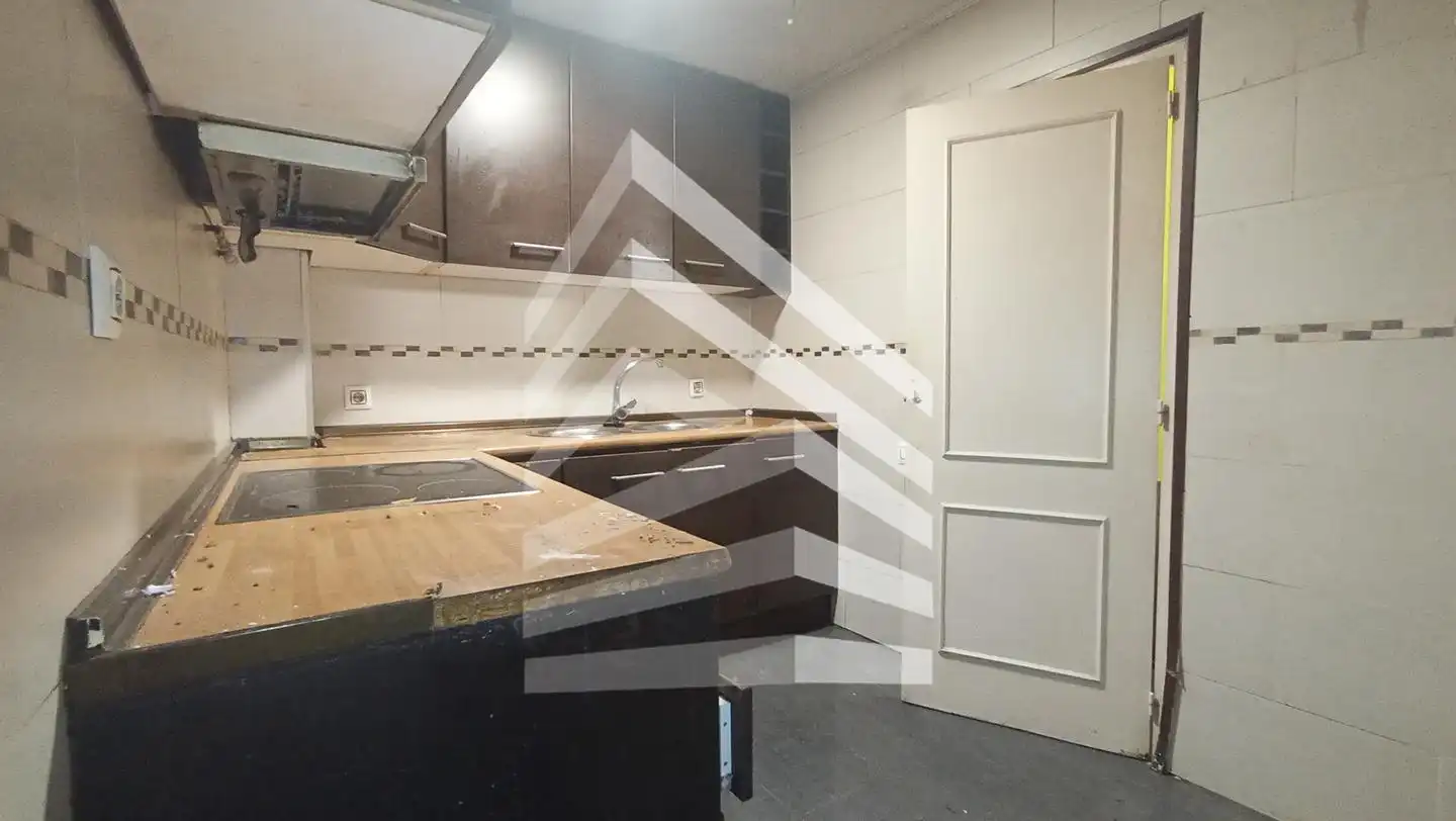 Küche von Wohnung zum Verkauf in Barcelona mit Heizung und Balkon