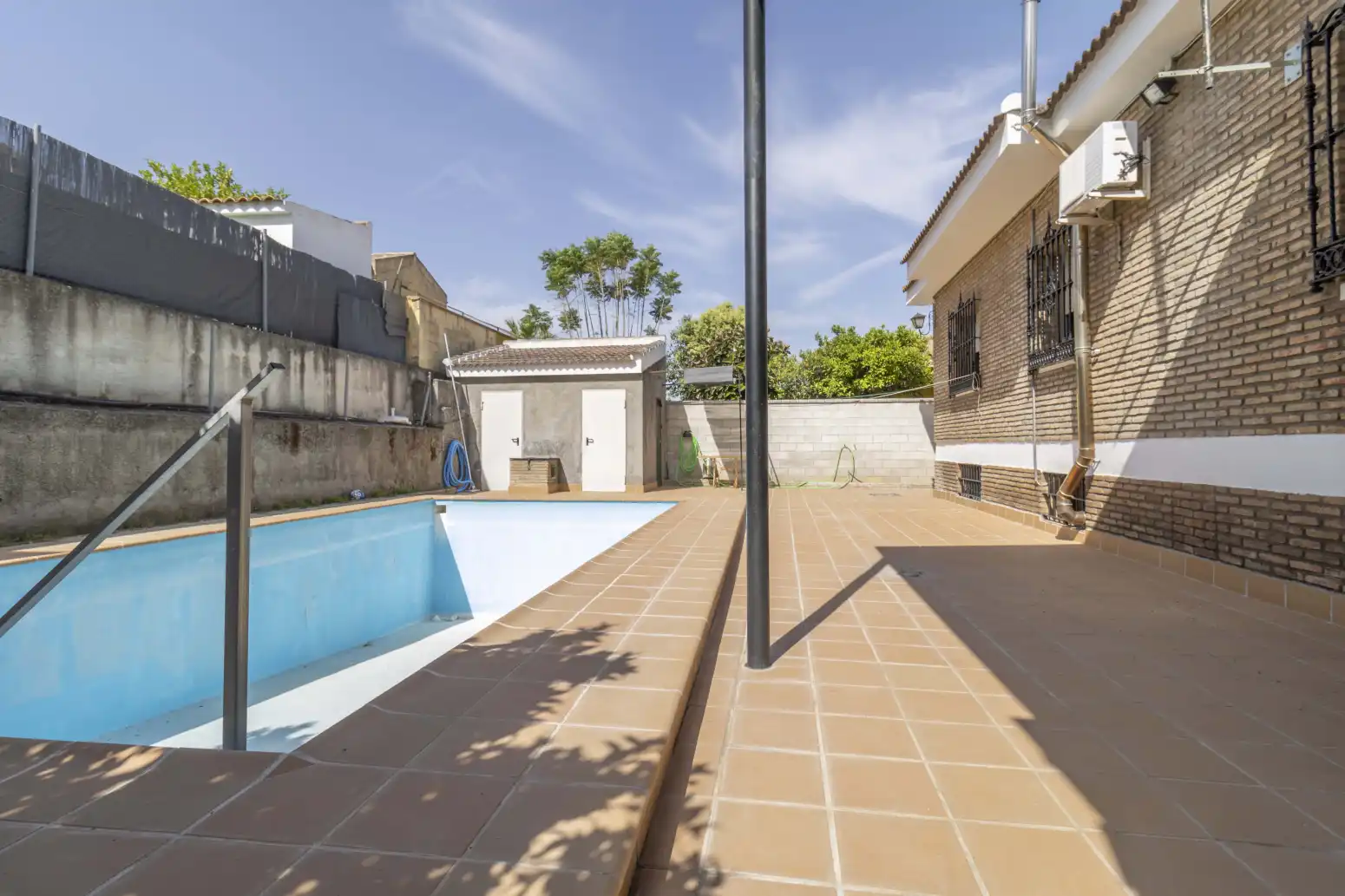 Piscina de Casa o xalet en venda en Gines amb Aire condicionat, Terrassa i Traster