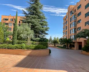 Vista exterior de Apartament en venda en  Madrid Capital amb Aire condicionat i Piscina