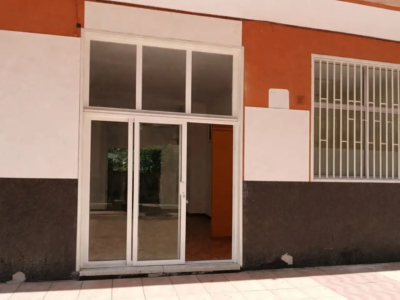 Vista exterior de Local en venta en Arona con Aire acondicionado y Alarma