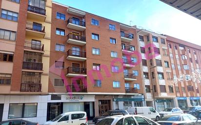 Vista exterior de Pis en venda en Aranda de Duero amb Calefacció, Parquet i Terrassa