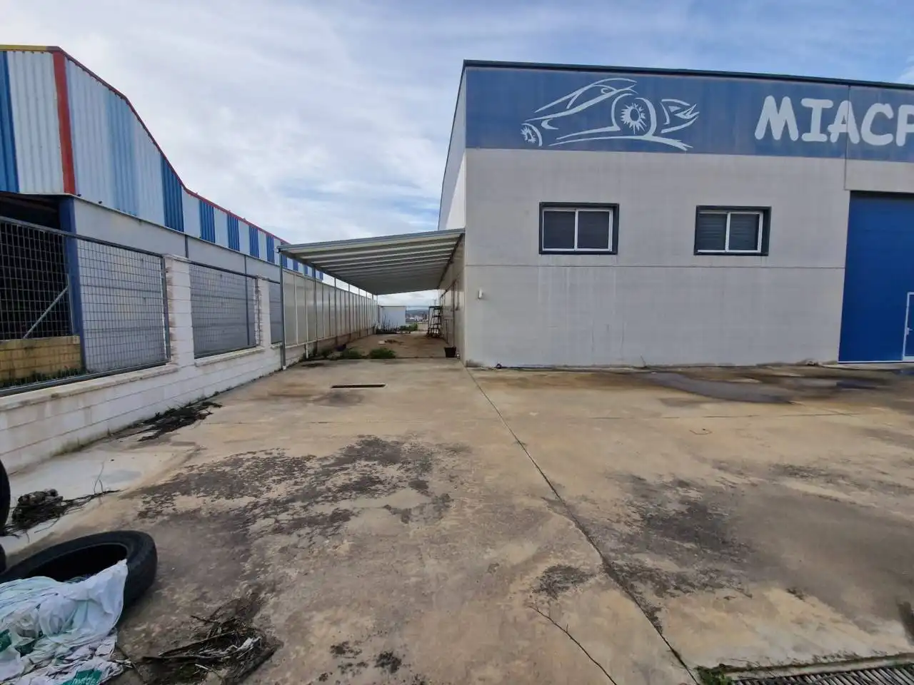 Exterior view of Industrial buildings for sale in Coria
