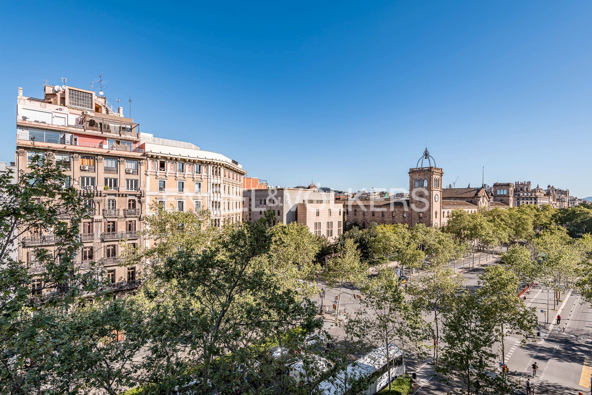 Vista exterior de Apartament en venda en  Barcelona Capital amb Calefacció, Parquet i Terrassa