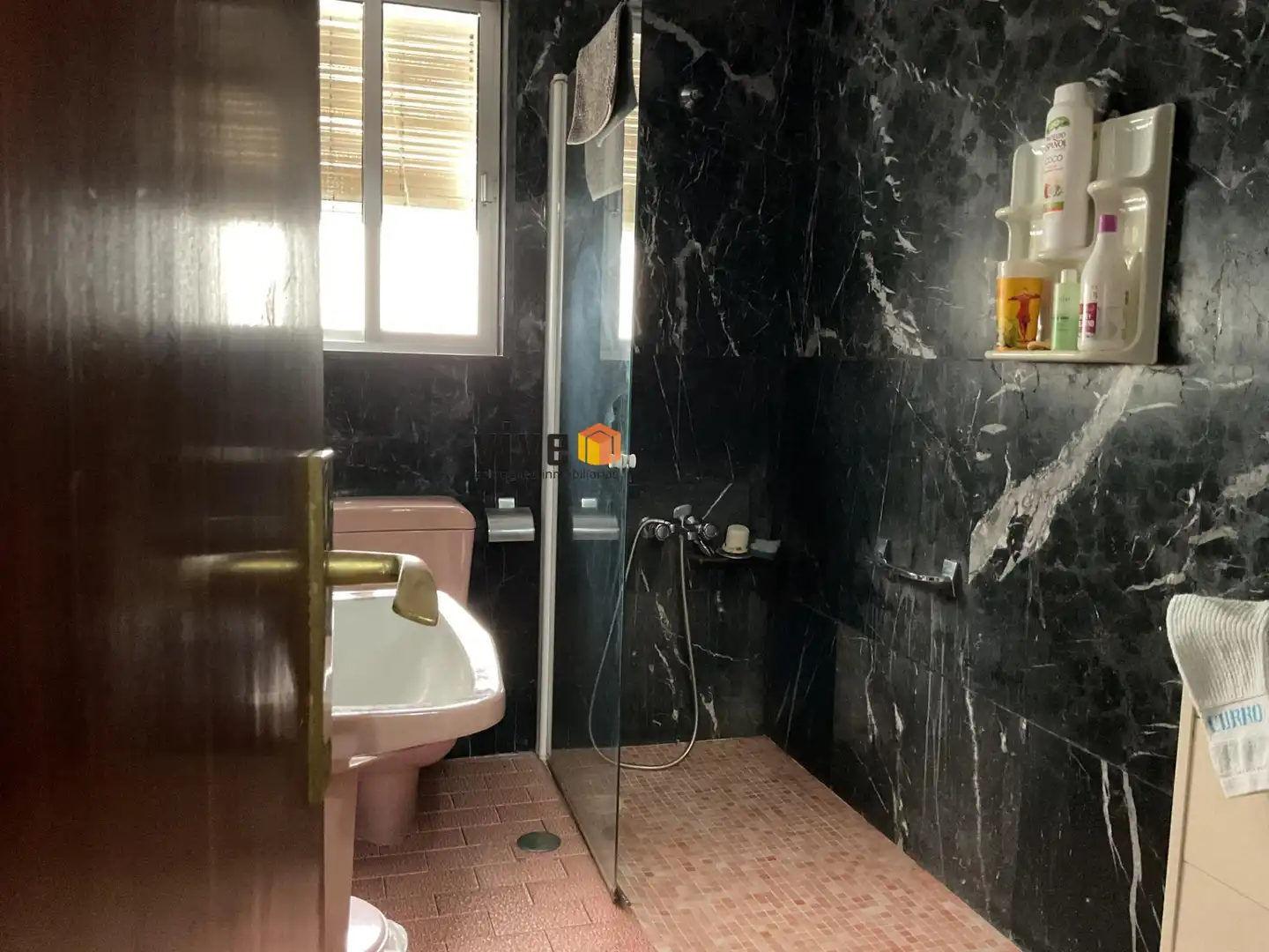Bathroom of Flat for sale in Sevilla  with Air Conditioner, Heating and Terrace