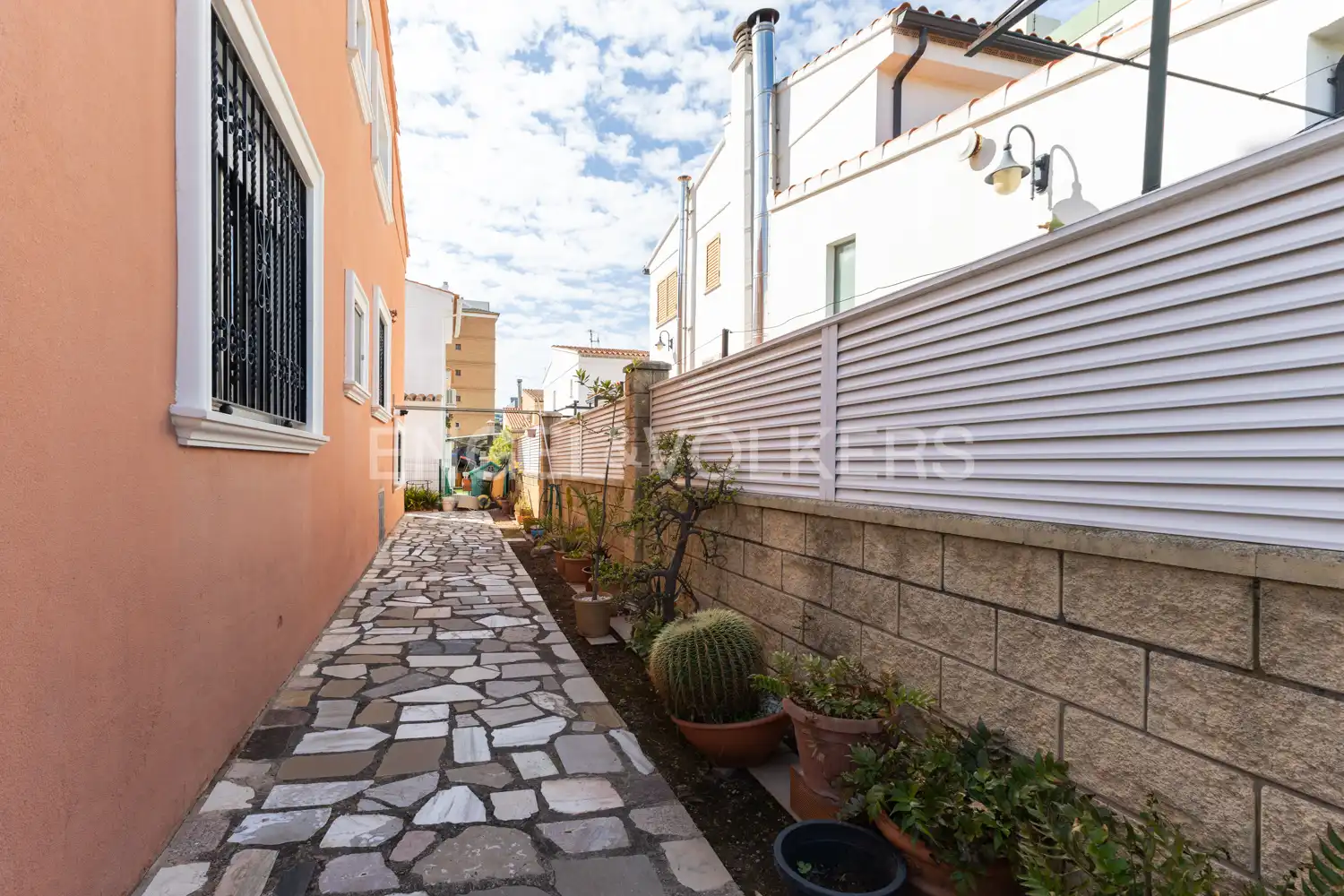 Vista exterior de Casa o xalet en venda en Benicasim / Benicàssim amb Calefacció, Jardí privat i Terrassa