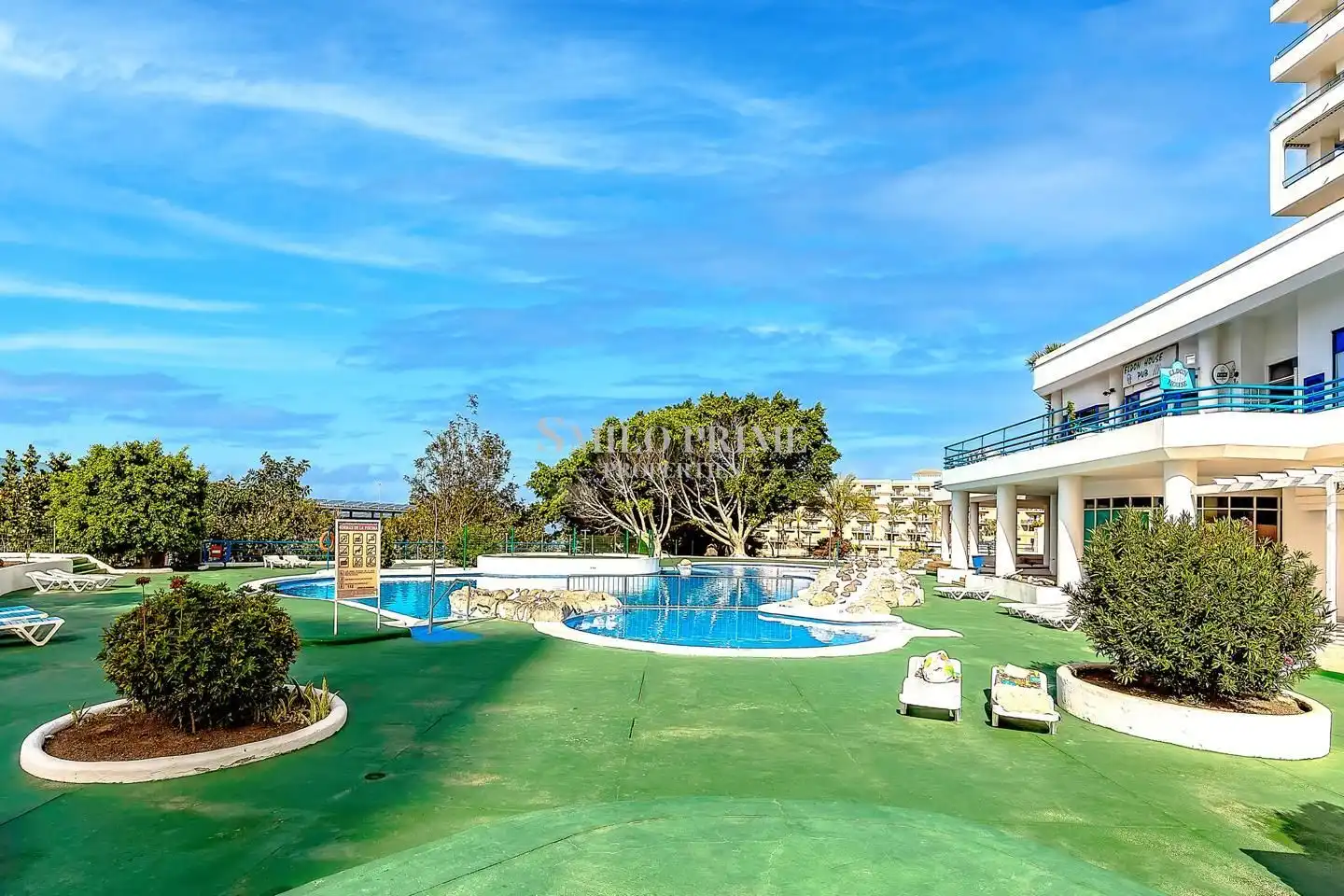 Jardín de Estudio en venta en Adeje con Terraza, Amueblado y Piscina comunitaria