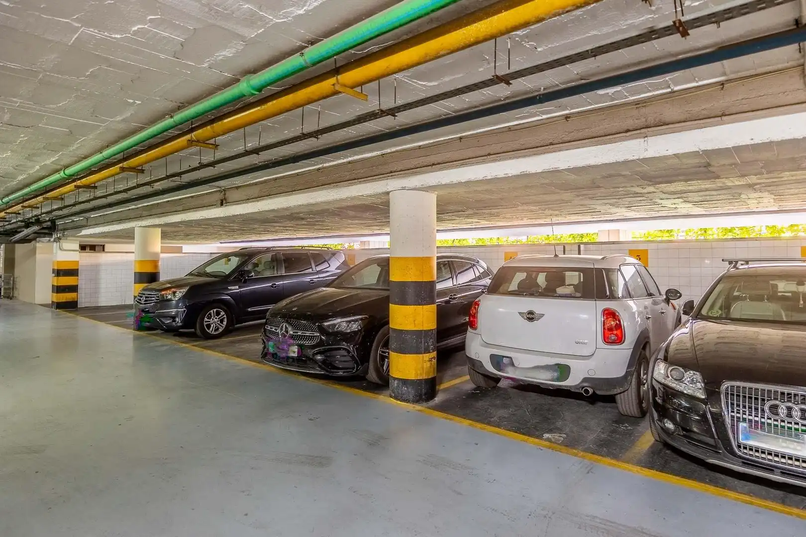 Parking of Flat for sale in Sevilla  with Air Conditioner, Private garden and Parquet flooring