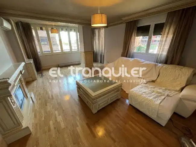 Living room of Flat for rent in Alcalá de Henares  with Air Conditioner, Parquet flooring and Swimming Pool