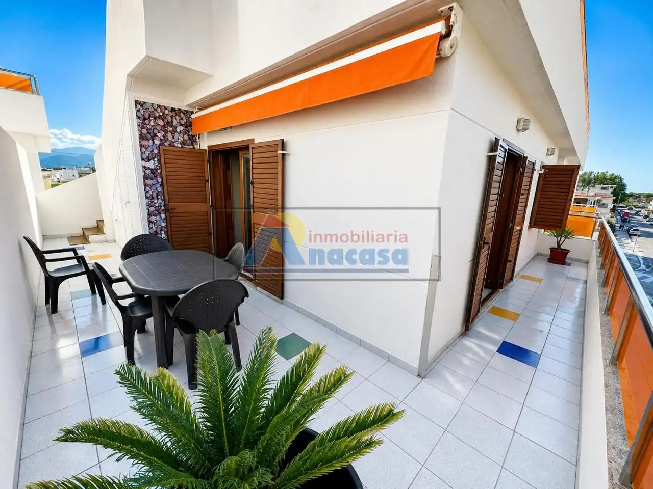 Terrasse von Dachboden zum Verkauf in Oliva mit Klimaanlage, Terrasse und Möbliert