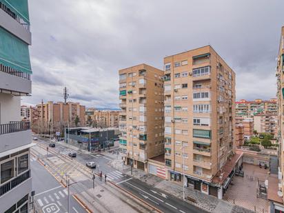 Vista exterior de Pis en venda en  Granada Capital amb Terrassa i Balcó