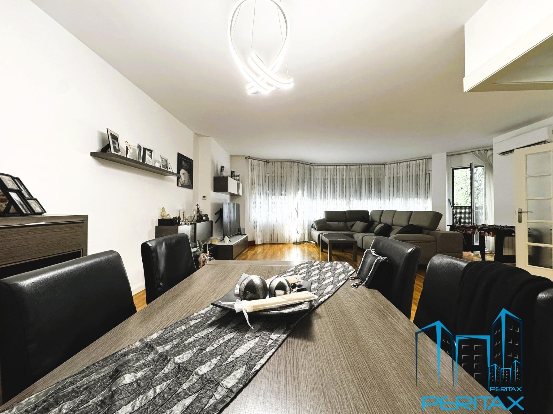 Living room of Flat for sale in Sabadell  with Air Conditioner, Heating and Parquet flooring