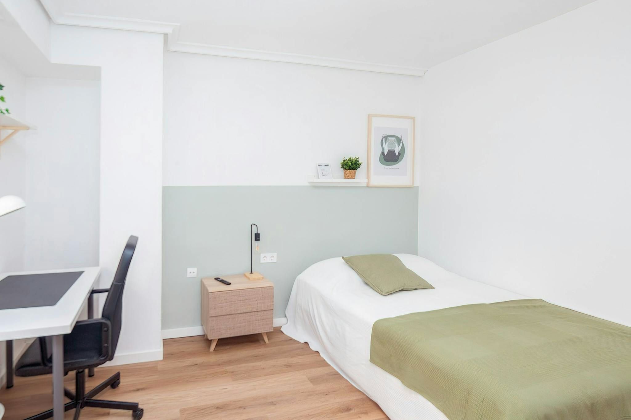 Dormitori de Pis per a compartir en  Valencia Capital amb Moblat, Rentadora i TV