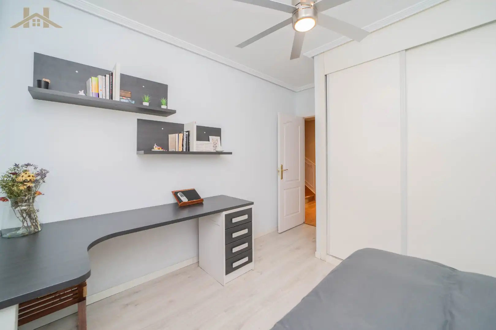 Schlafzimmer von Einfamilien-Reihenhaus zum Verkauf in Boadilla del Monte mit Heizung, Privatgarten und Abstellraum