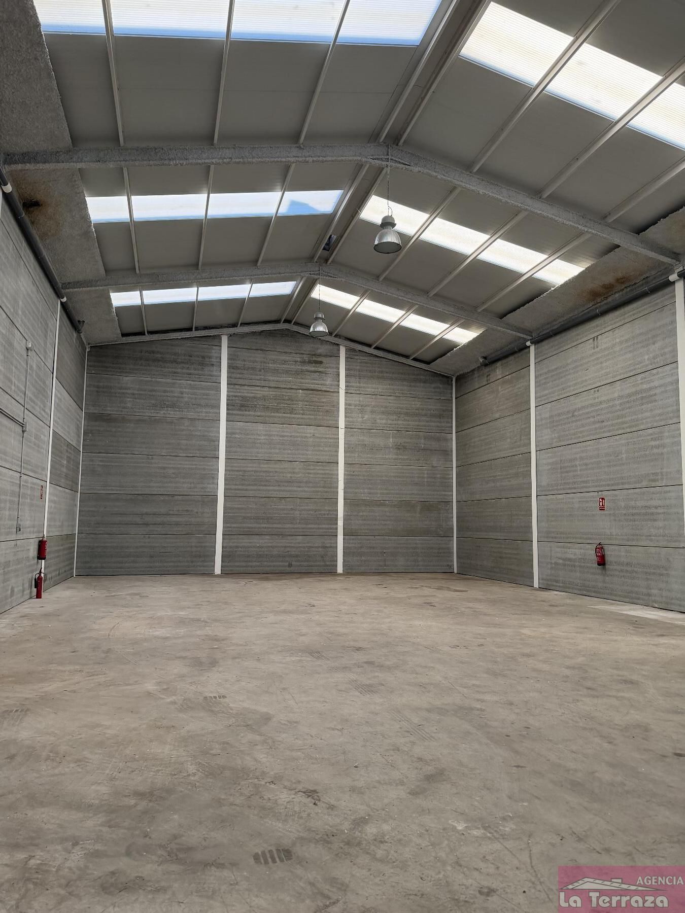 Industrial buildings to rent in Centro