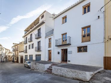 Casa con balcón en venta en ANTEQUERA 17