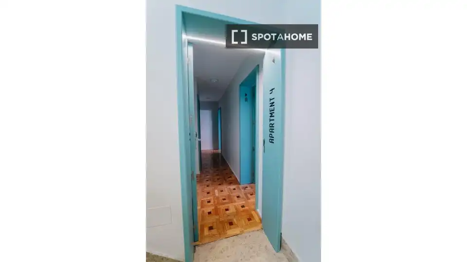 Flat for rent in Madrid  with Air Conditioner, Heating and Furnished