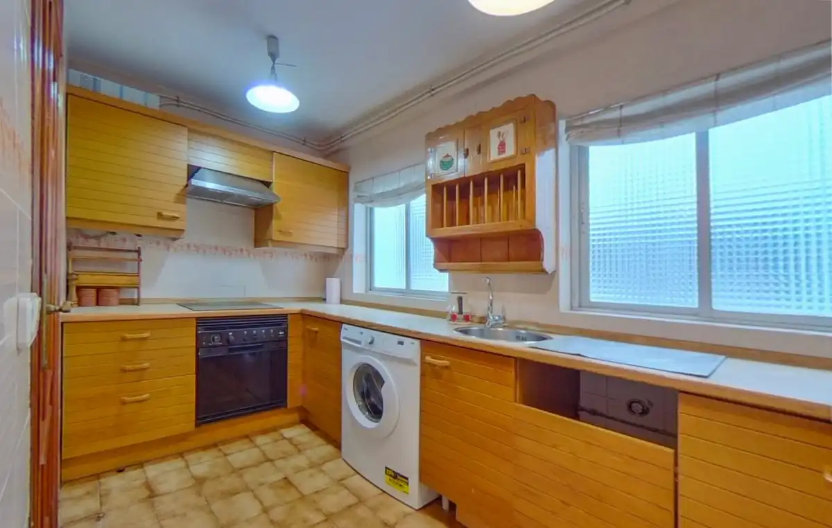 Kitchen of Flat for rent in Madrid  with Air Conditioner, Heating and Parquet flooring