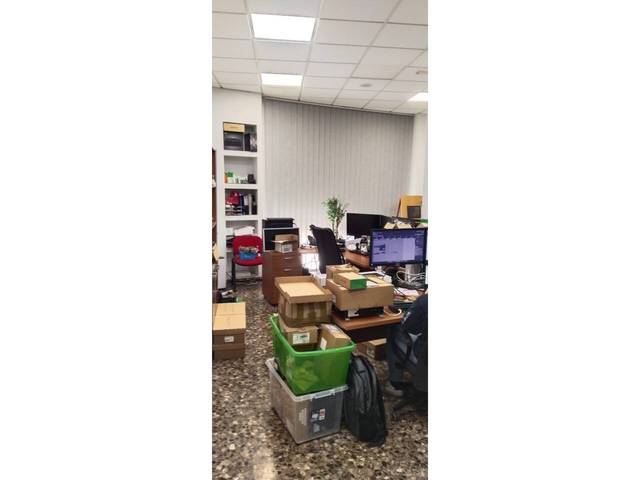 Local comercial en Alquiler en Calle Charco en Catarroja