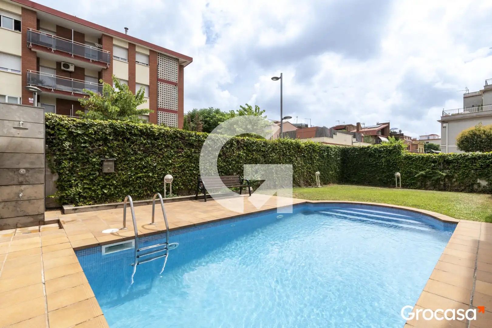Piscina de Casa adosada en venta en Sant Joan Despí con Aire acondicionado, Calefacción y Terraza
