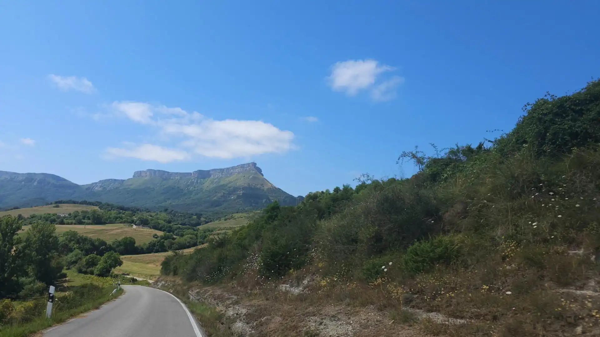 Vista exterior de Casa o xalet en venda en Valle de Mena amb Calefacció, Jardí privat i Terrassa