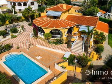 Casa con piscina in vendita a SOLA