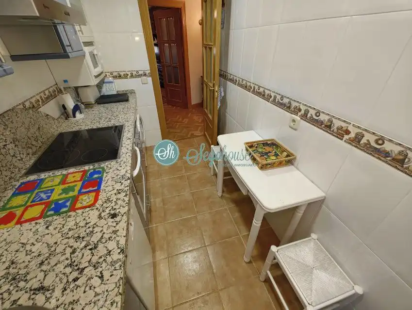 Cuina de Pis en venda en Segovia amb Calefacció, Parquet i Moblat
