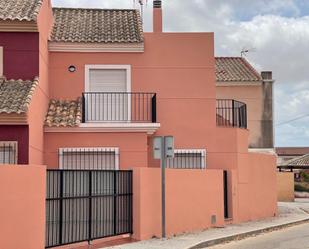 Vista exterior de Casa o xalet de lloguer en Cartagena amb Terrassa i Balcó
