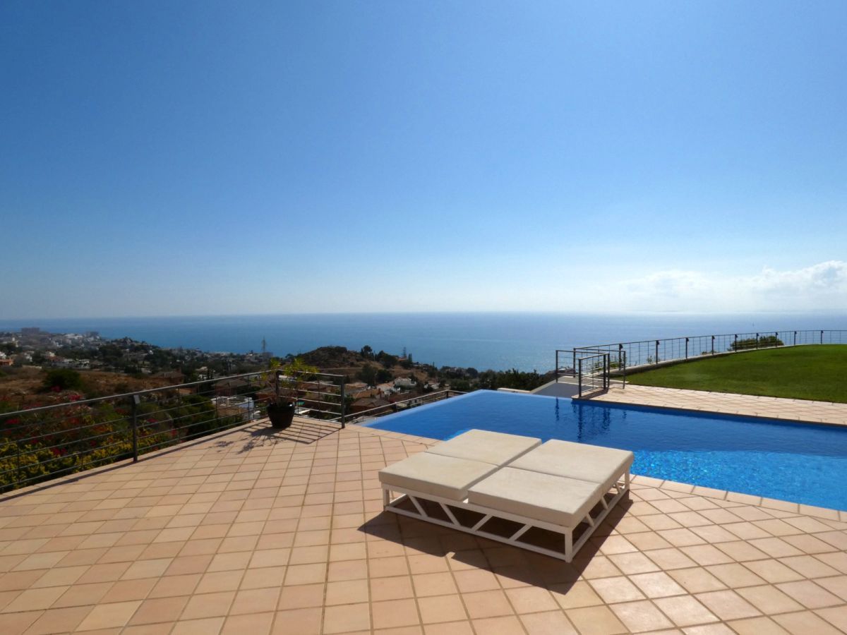 Piscina de Casa o xalet en venda en Benalmádena amb Aire condicionat, Calefacció i Jardí privat