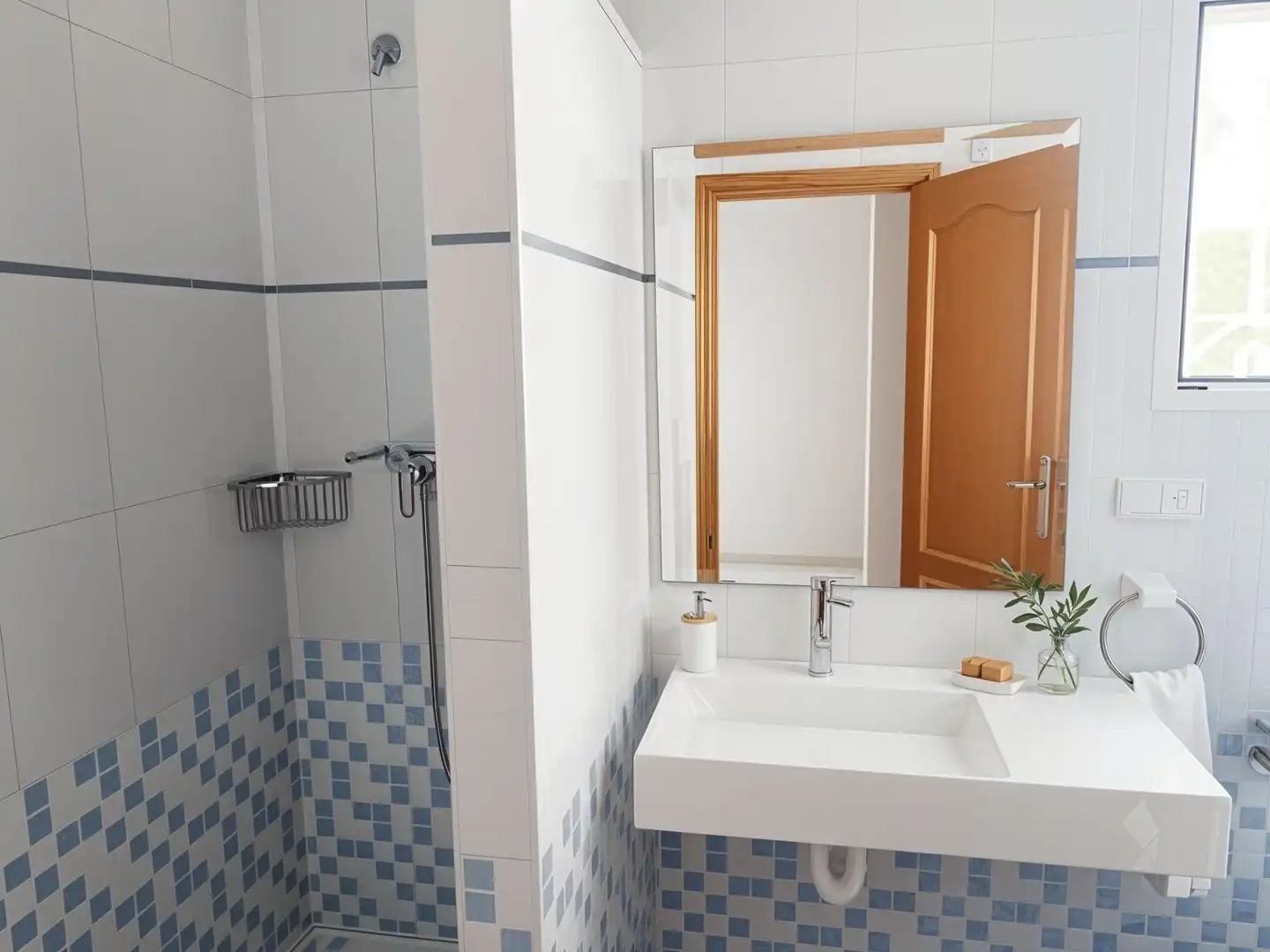 Bany de Casa o xalet en venda en Oliva amb Aire condicionat, Calefacció i Jardí privat