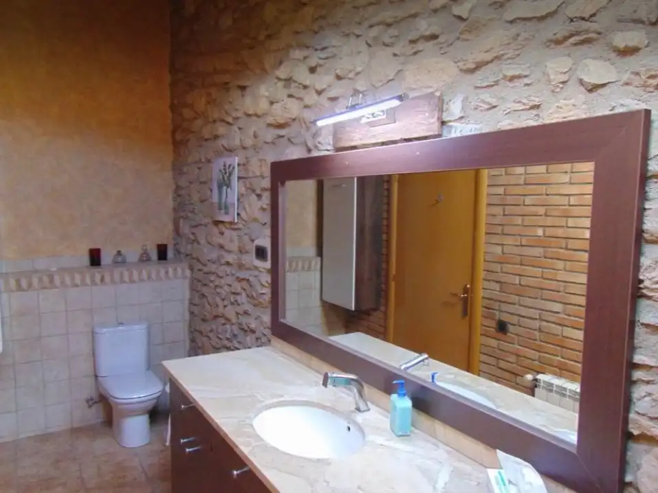 Baño de Casa o chalet de alquiler en Alàs I Cerc con Jardín privado, Parquet y Terraza