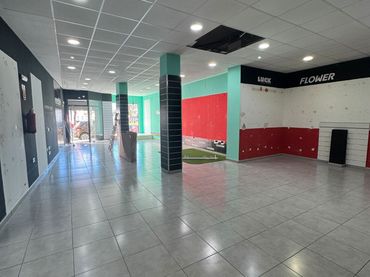 Locale commerciale in affitto a Calle Francisco Pizarro 31