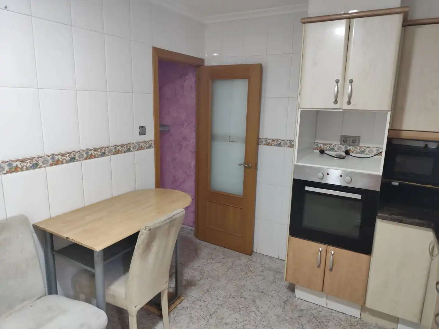 Küche von Wohnung zum Verkauf in Alzira mit Ofen, Waschmaschine und Mikrowelle